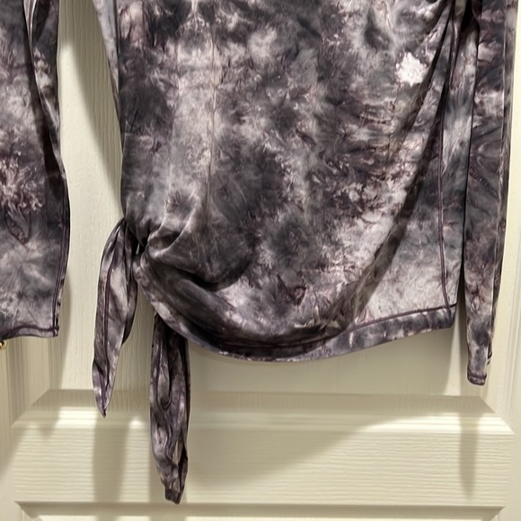 Lululemon to the point LS *mist size 8 - Picture 6 of 6